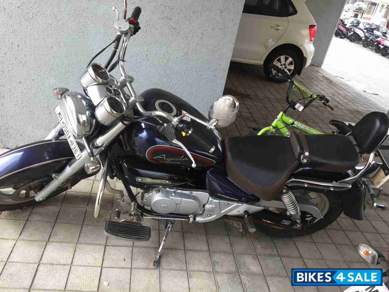 Navy Blue Hyosung Aquila GV250