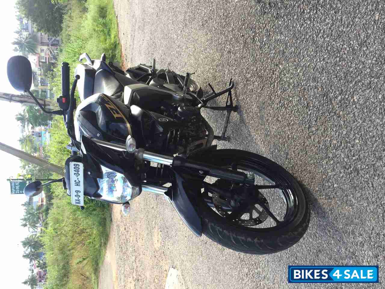 Black Yamaha FZ FI V2 Black Yamaha FZ FI V2