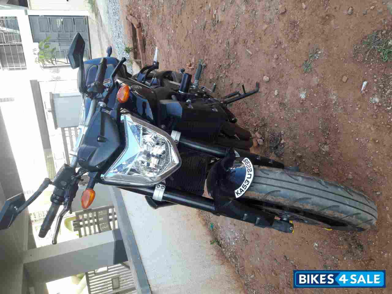 Black Yamaha FZ1 Black Yamaha FZ1