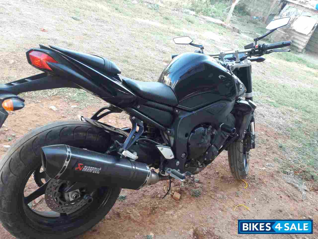 Black Yamaha FZ1 Black Yamaha FZ1