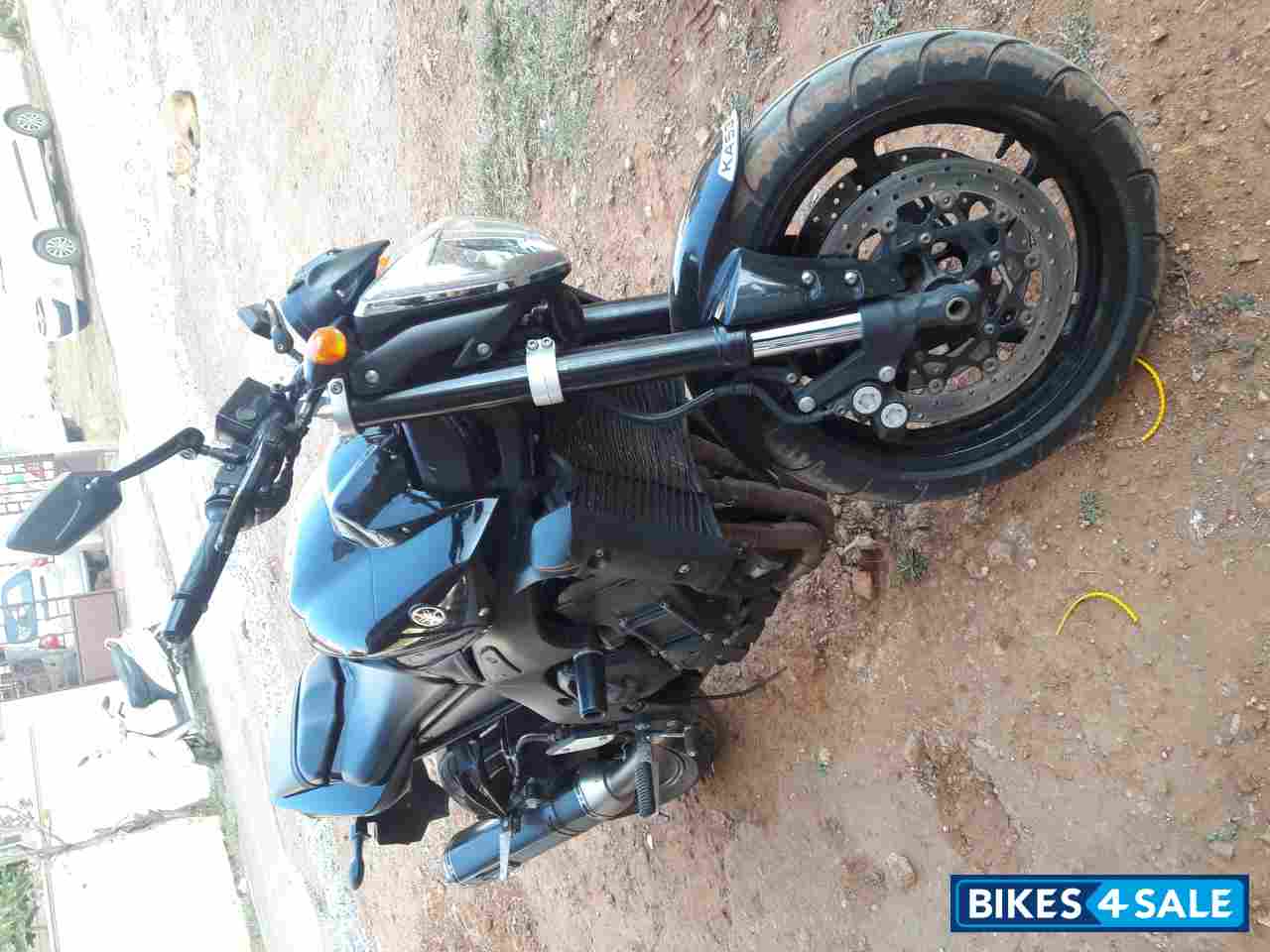 Black Yamaha FZ1 Black Yamaha FZ1