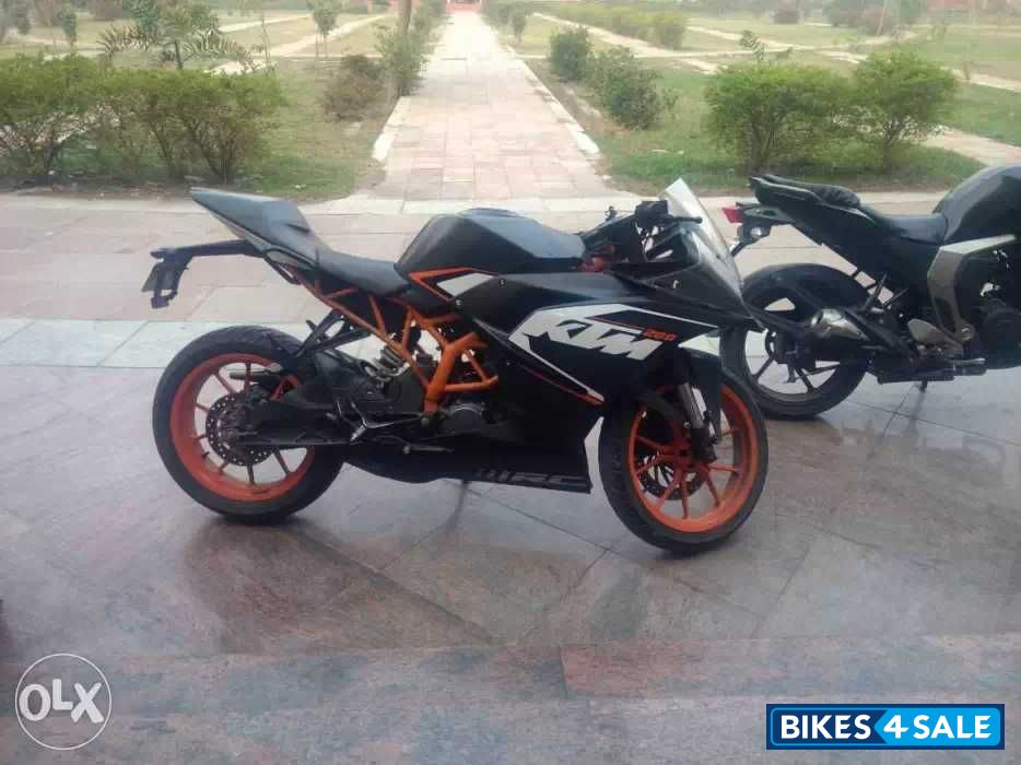 Black And Orange KTM RC 200