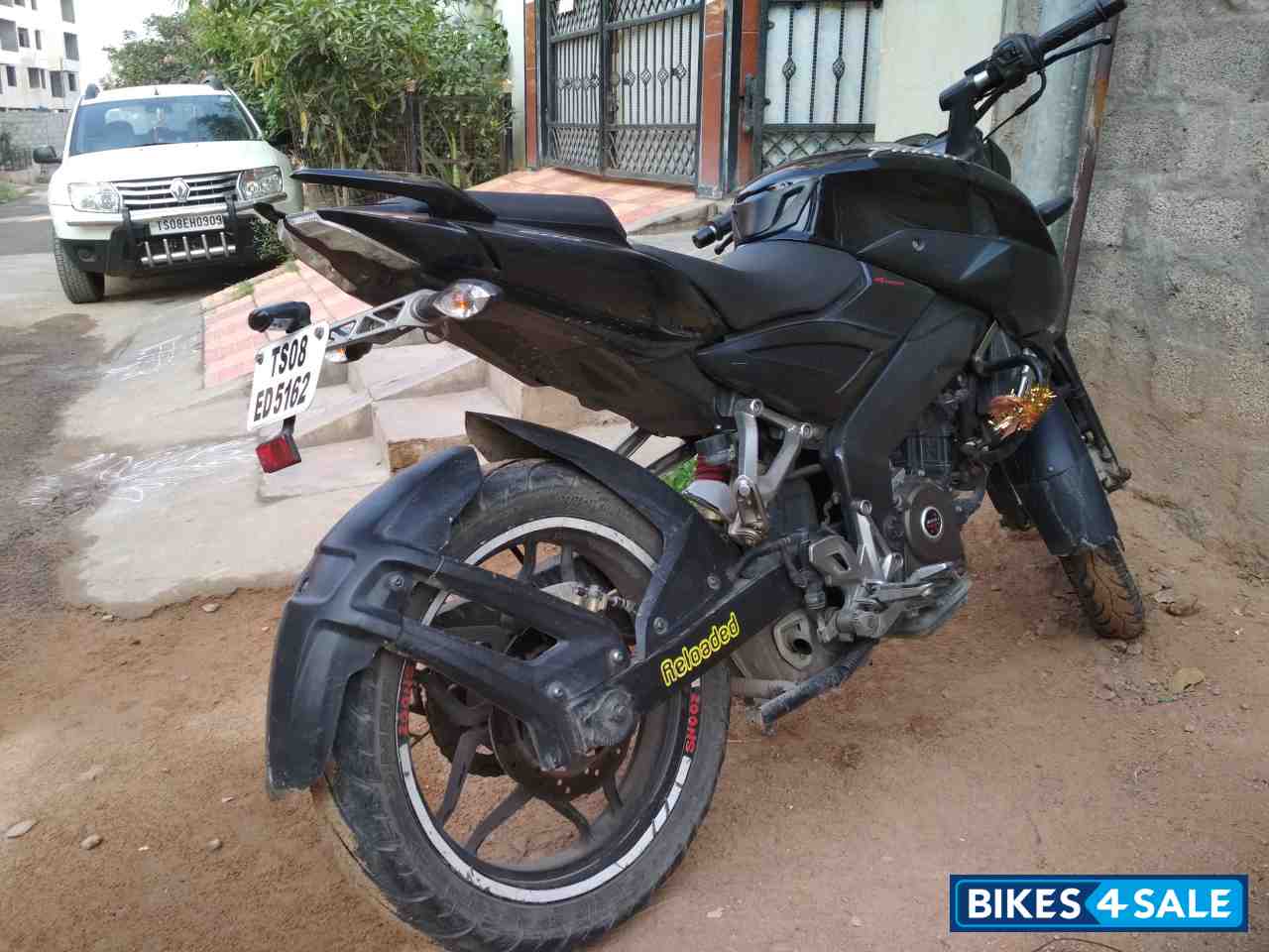Black Bajaj Pulsar 200 NS