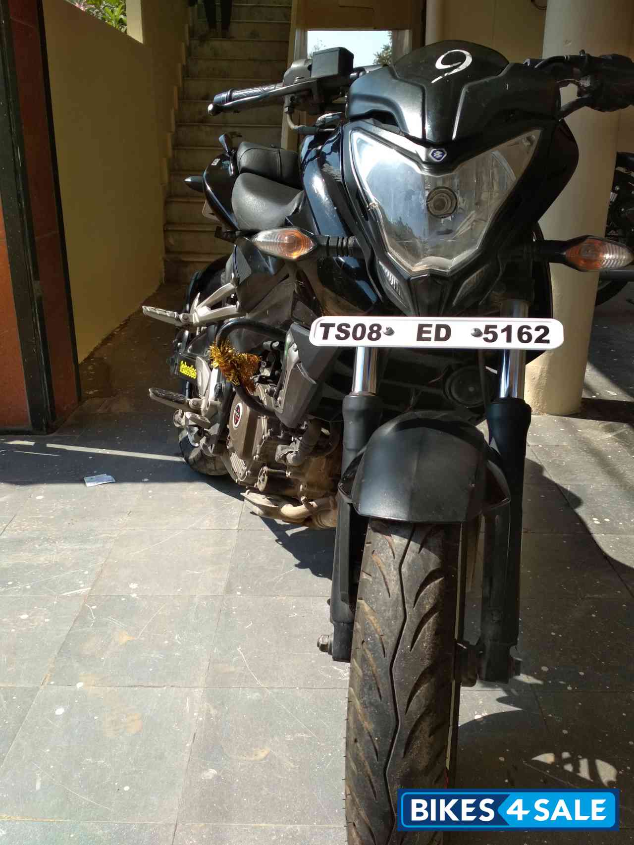 Black Bajaj Pulsar 200 NS