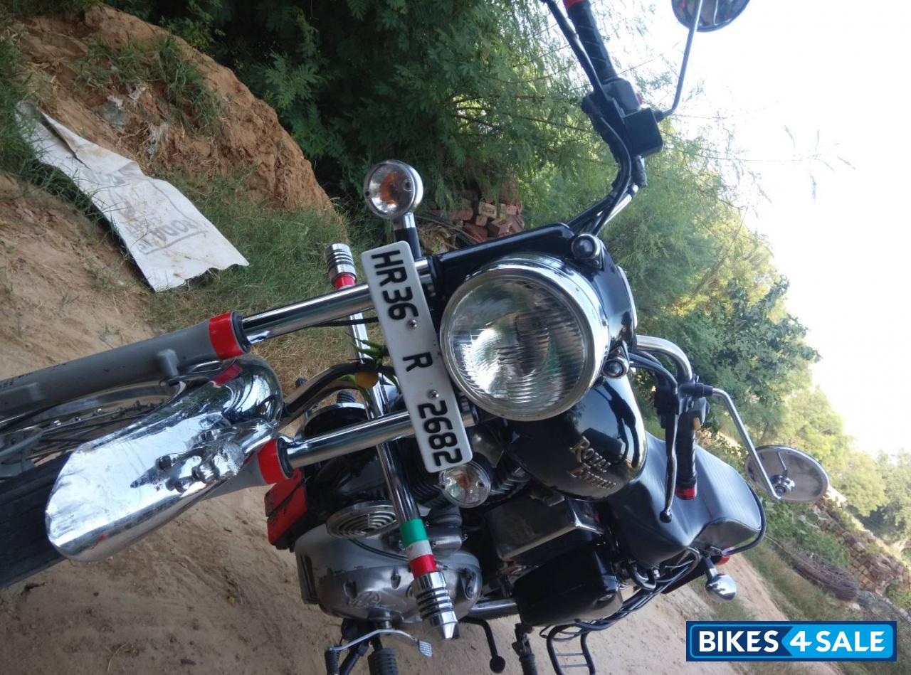 Black Royal Enfield Bullet 350 Twinspark