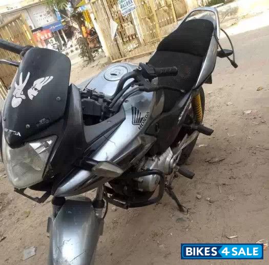 Silver Honda CBF Stunner