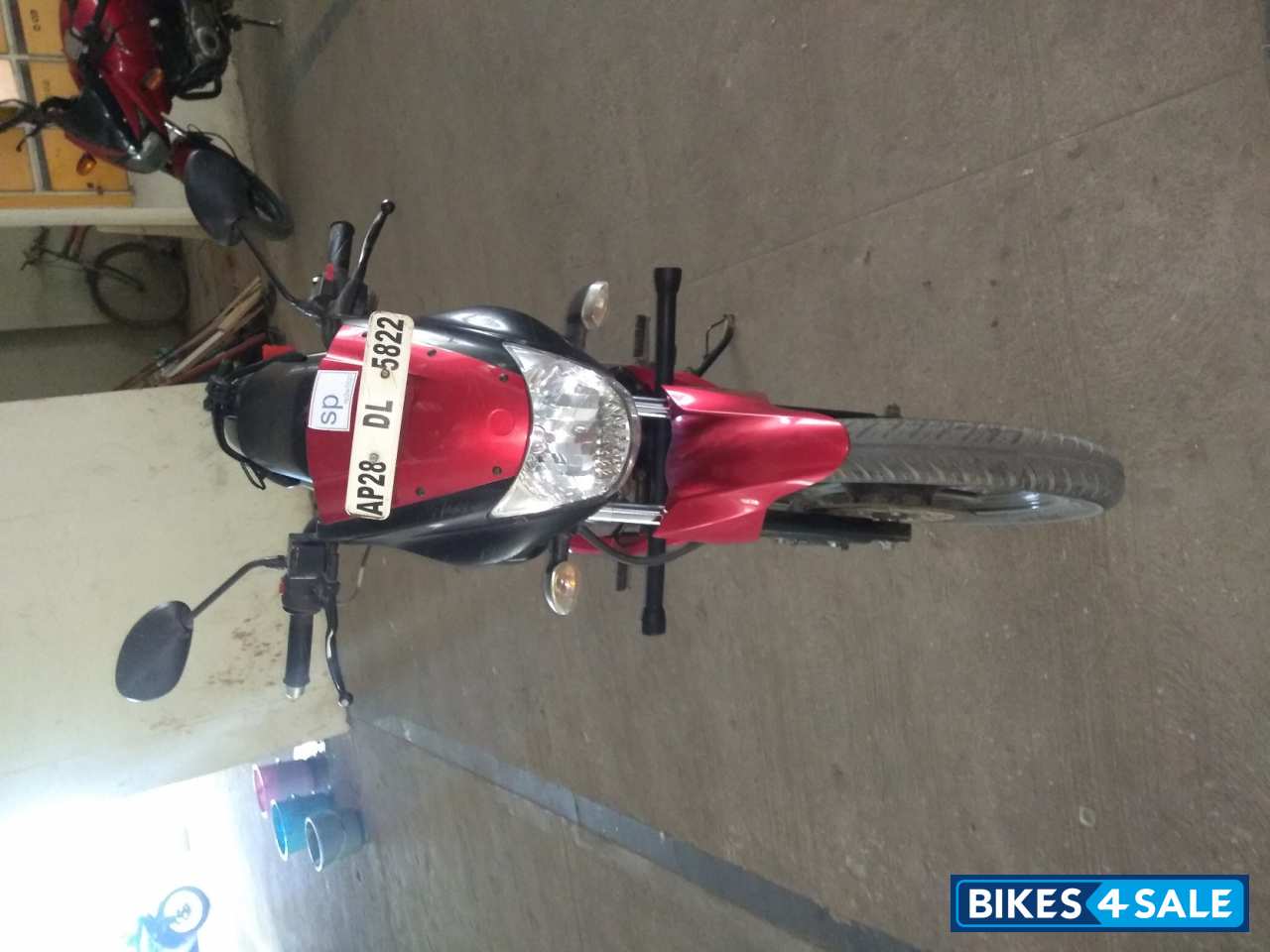 Red Yamaha SS125 Red Yamaha SS125