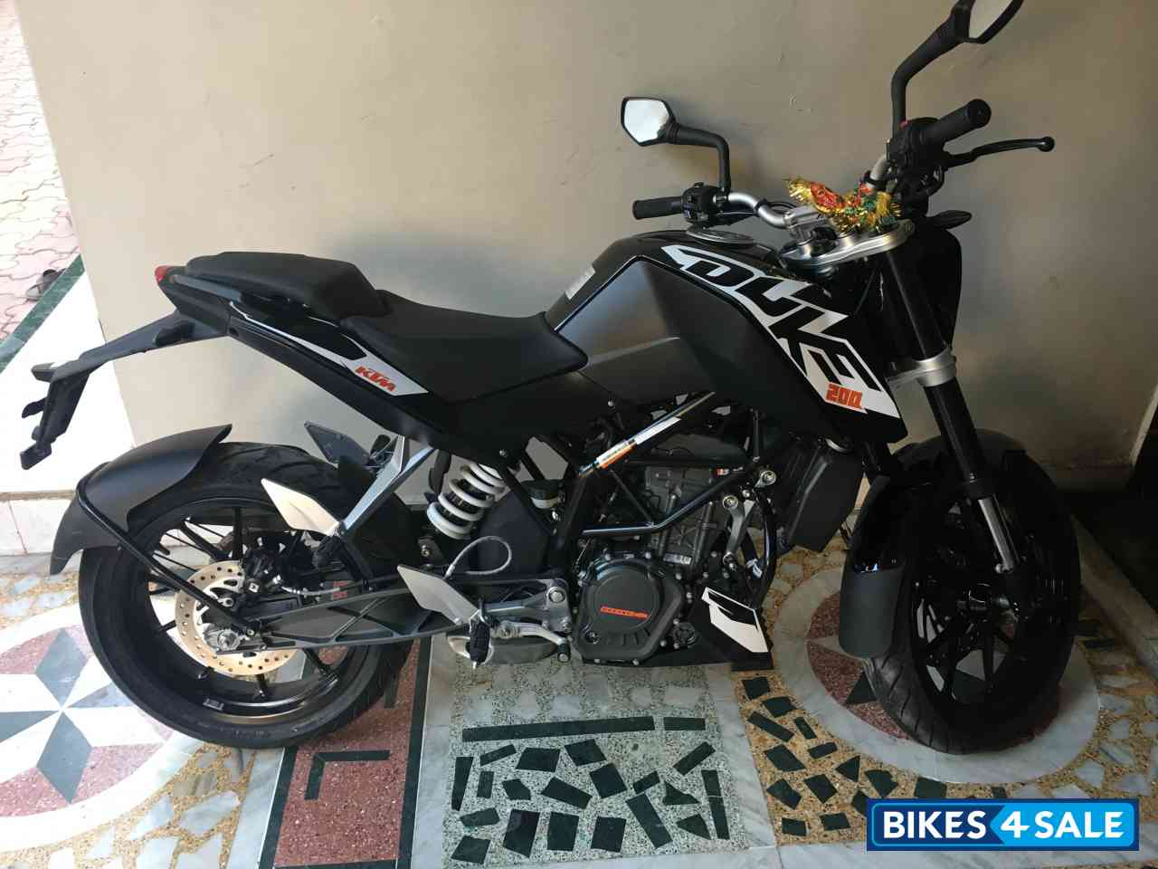 Black&white KTM Duke 200