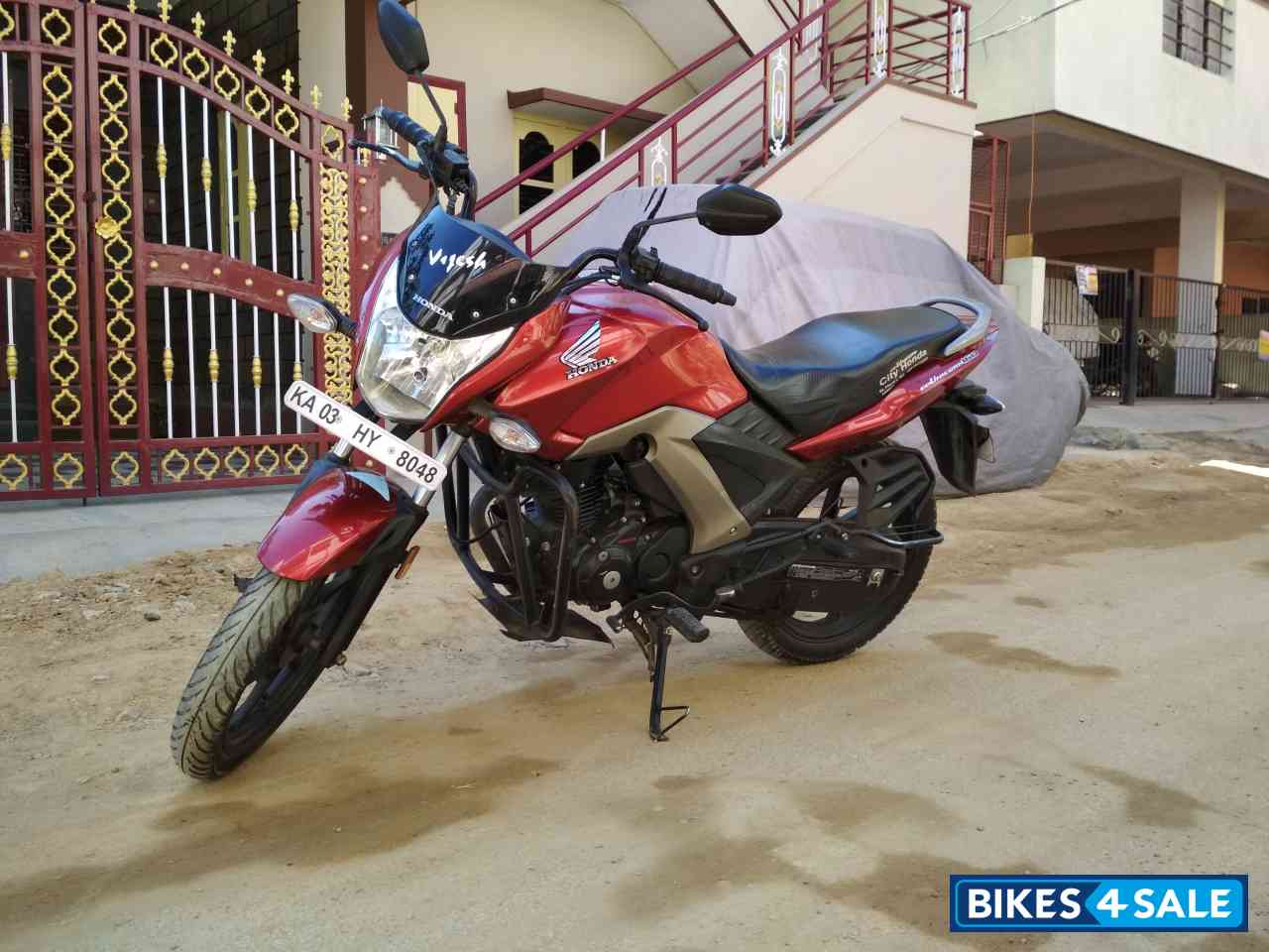 Red Honda CB Unicorn 160