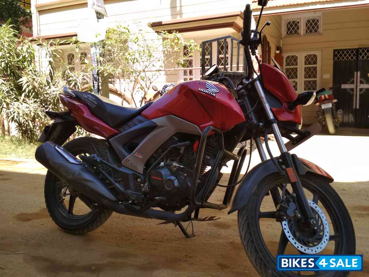 Red Honda CB Unicorn 160