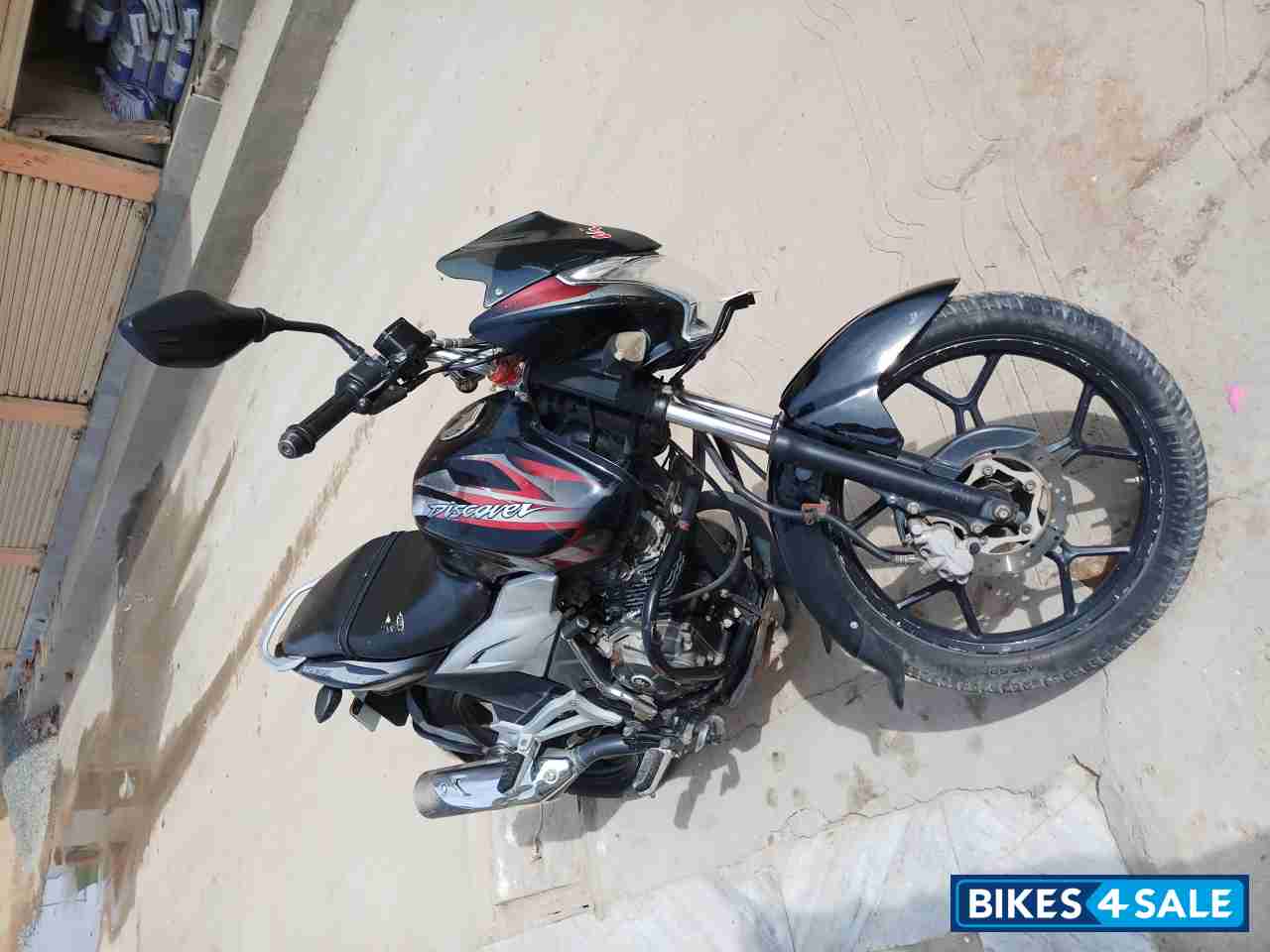 Black Bajaj Discover 125 ST