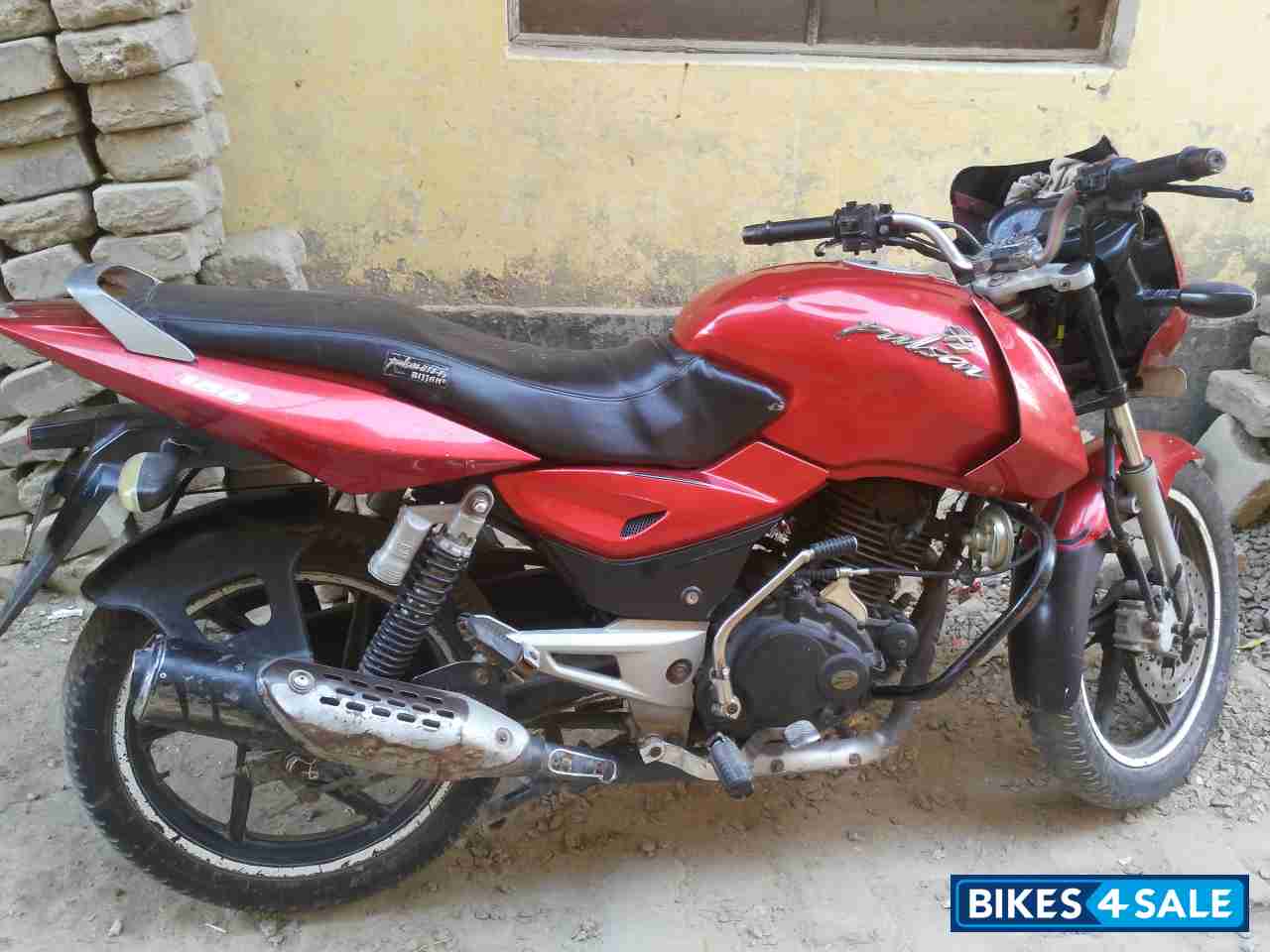 Red Bajaj Pulsar 180 DTSi