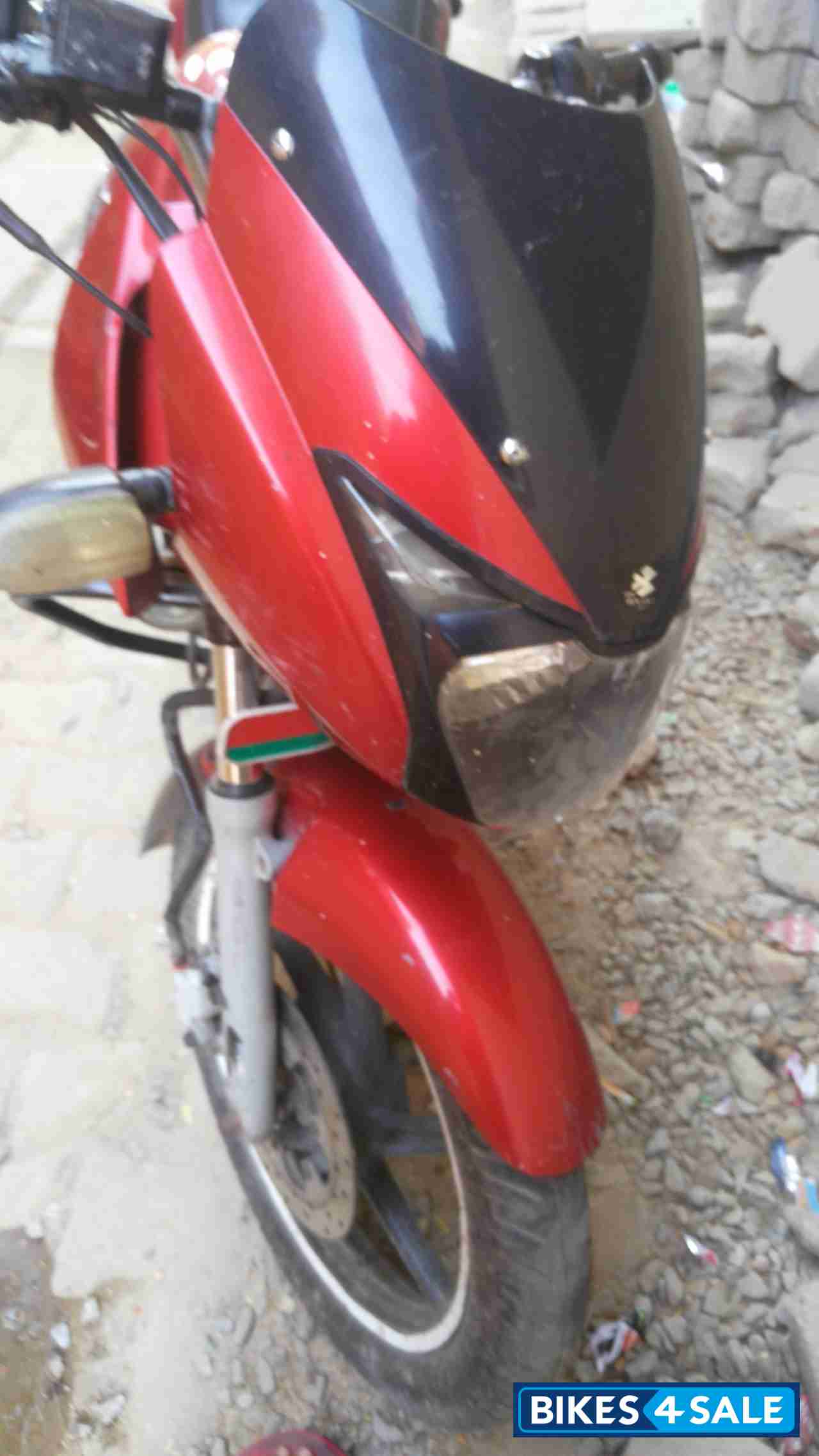 Red Bajaj Pulsar 180 DTSi