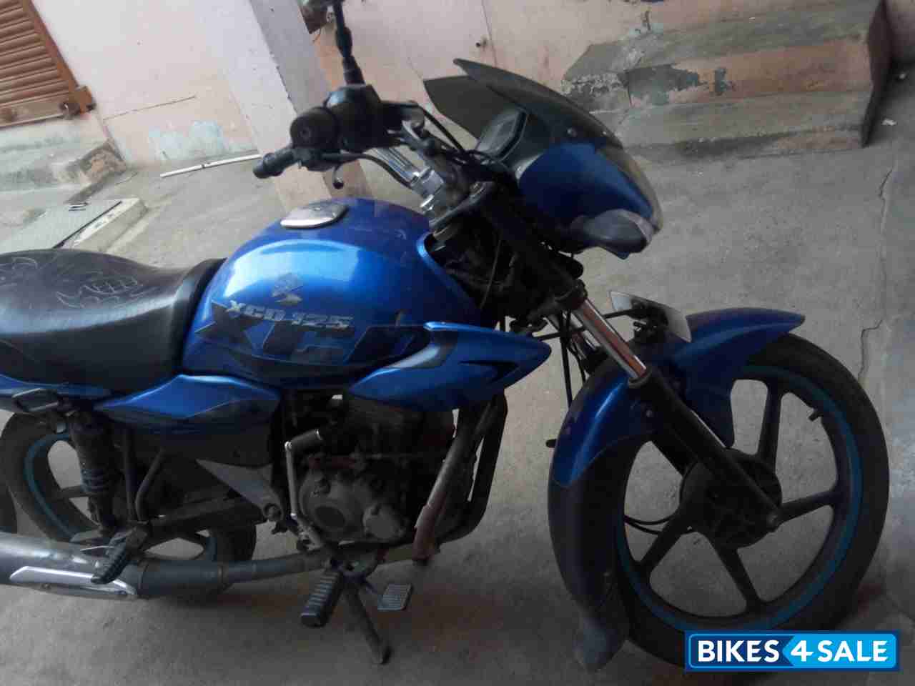 Blue Bajaj XCD 125 DTS-Si