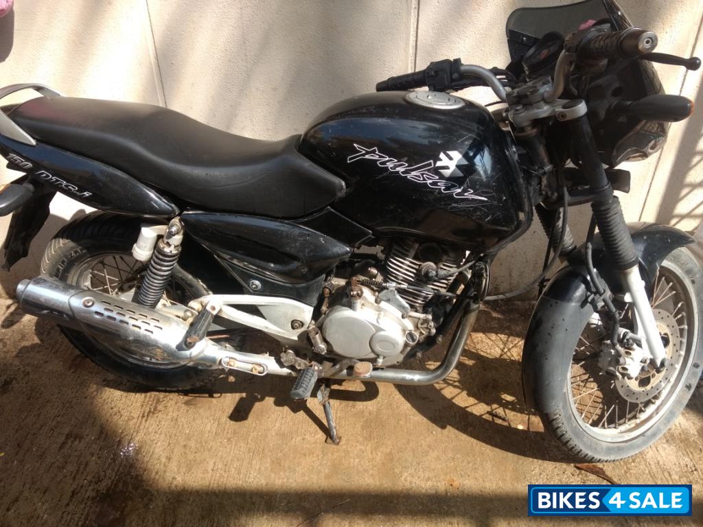Black Bajaj Pulsar 150 DTSi