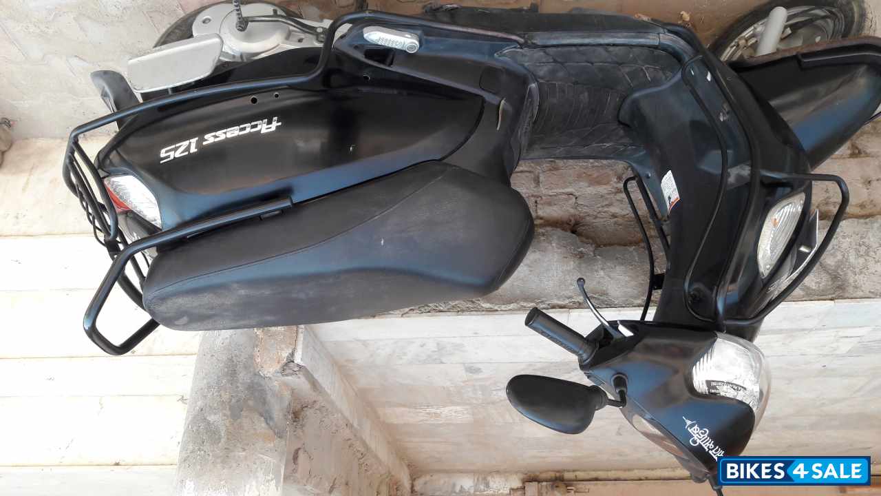 Black Suzuki Access 125 Black Suzuki Access 125