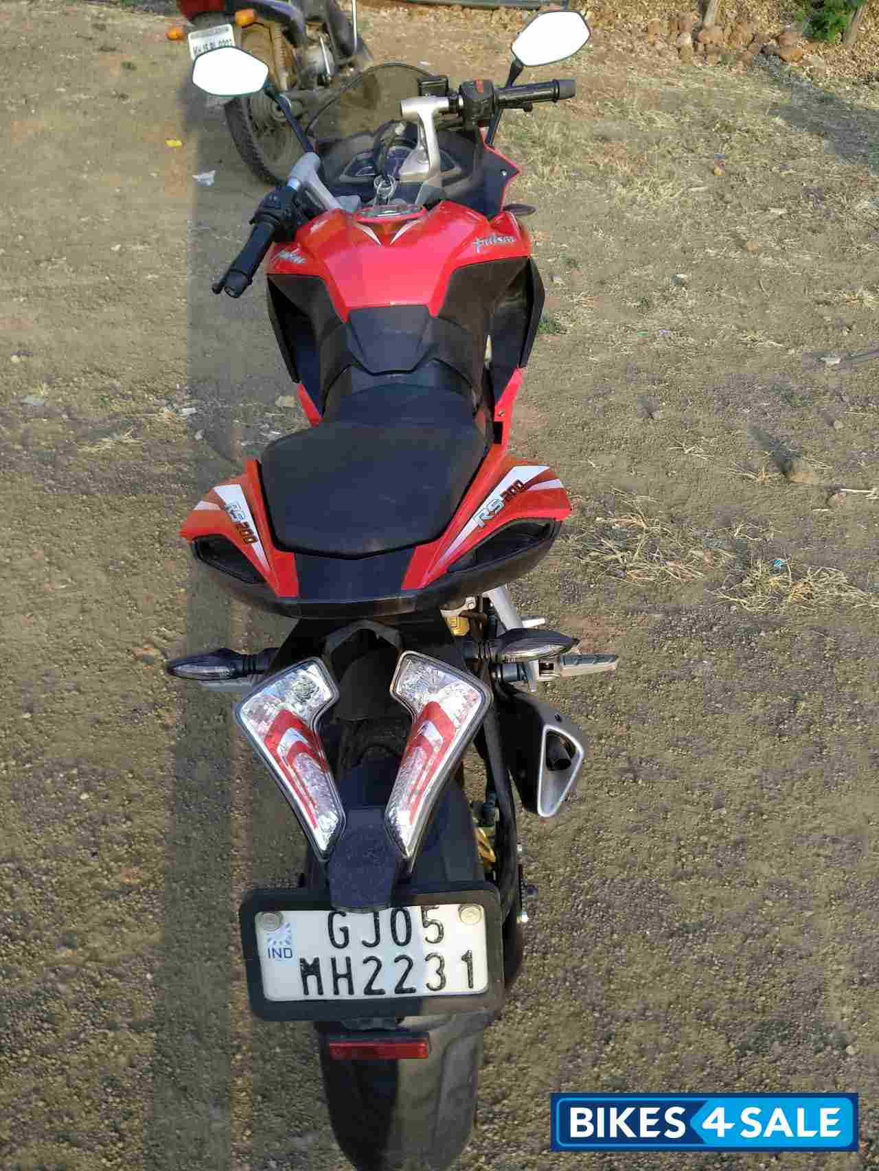 Red Bajaj Pulsar RS 200