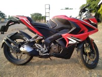 Red Bajaj Pulsar RS 200