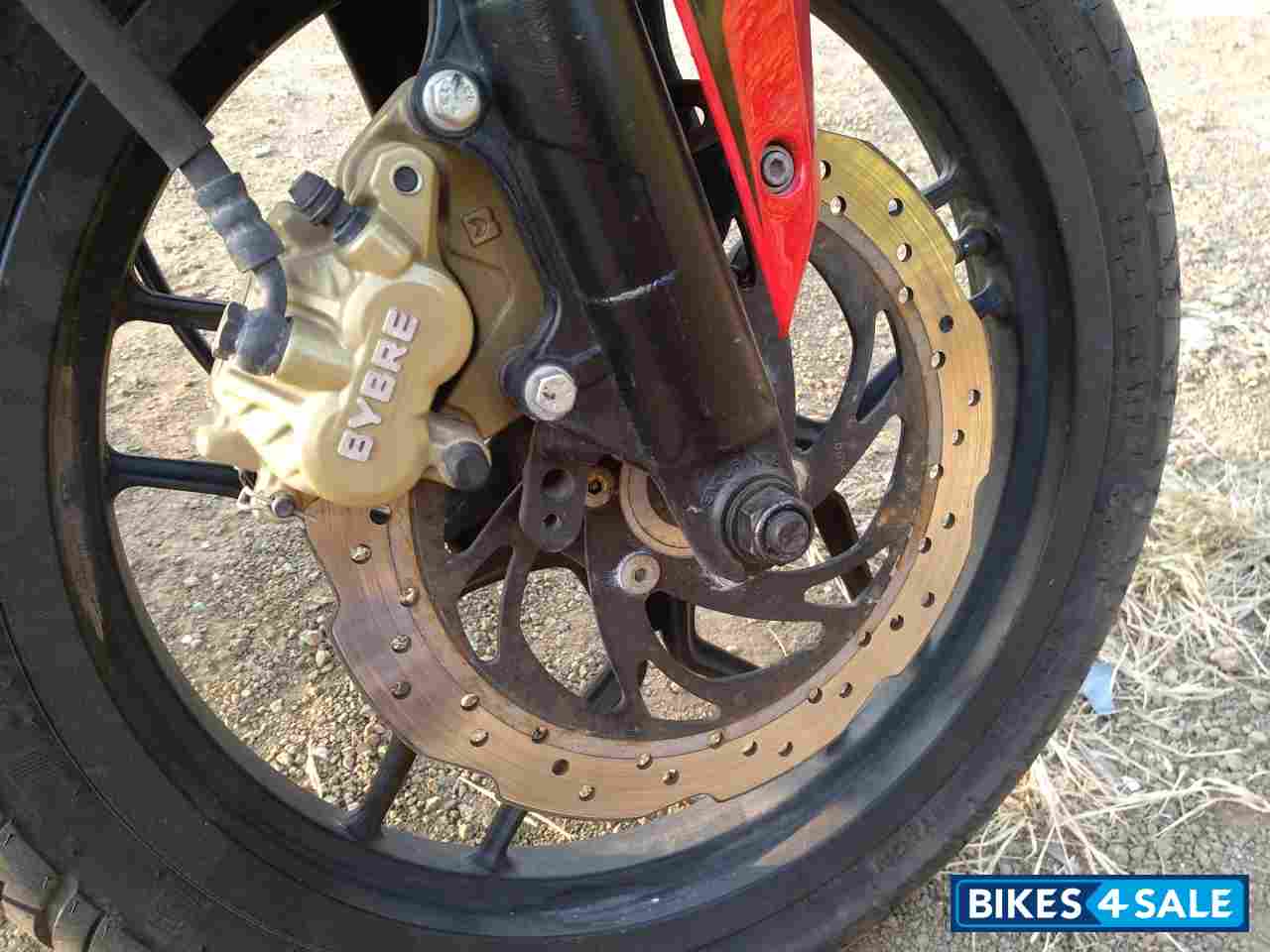 Red Bajaj Pulsar RS 200