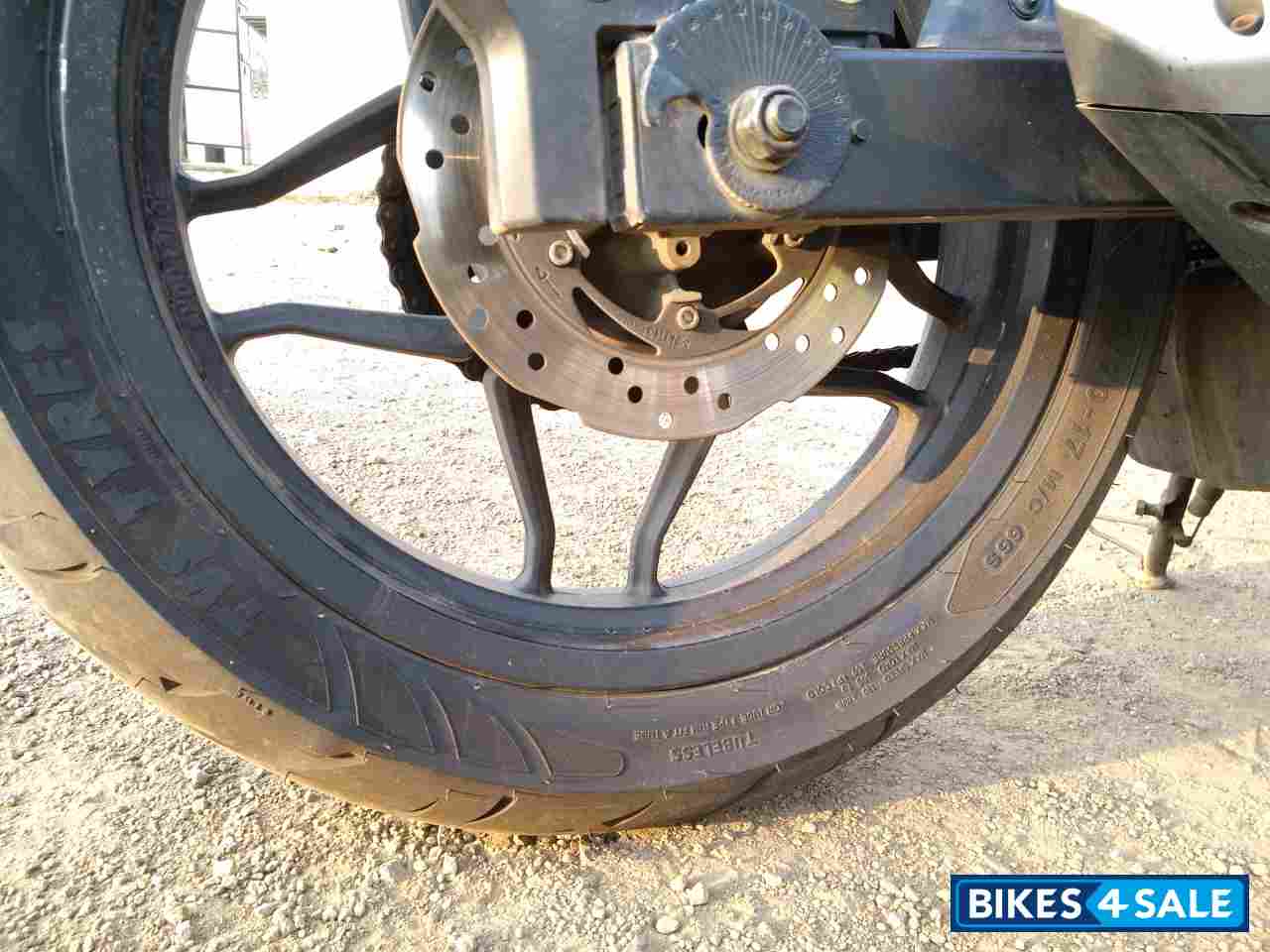 Red Bajaj Pulsar RS 200