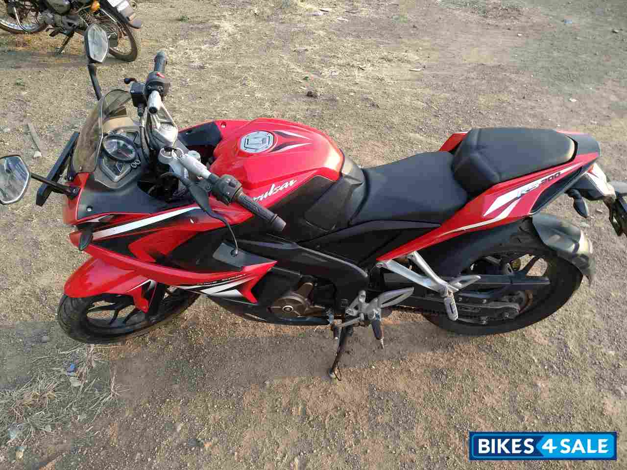 Red Bajaj Pulsar RS 200