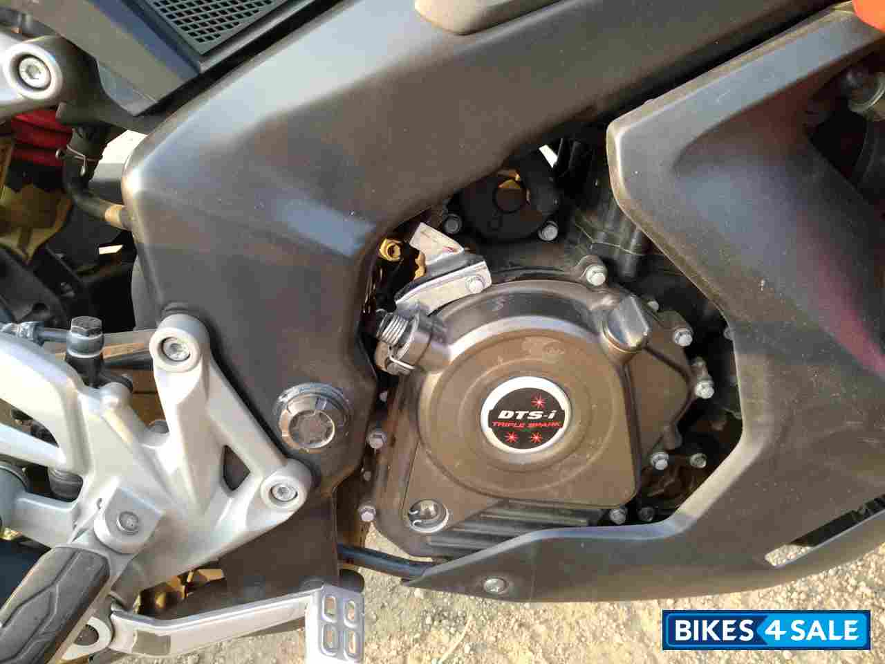 Red Bajaj Pulsar RS 200