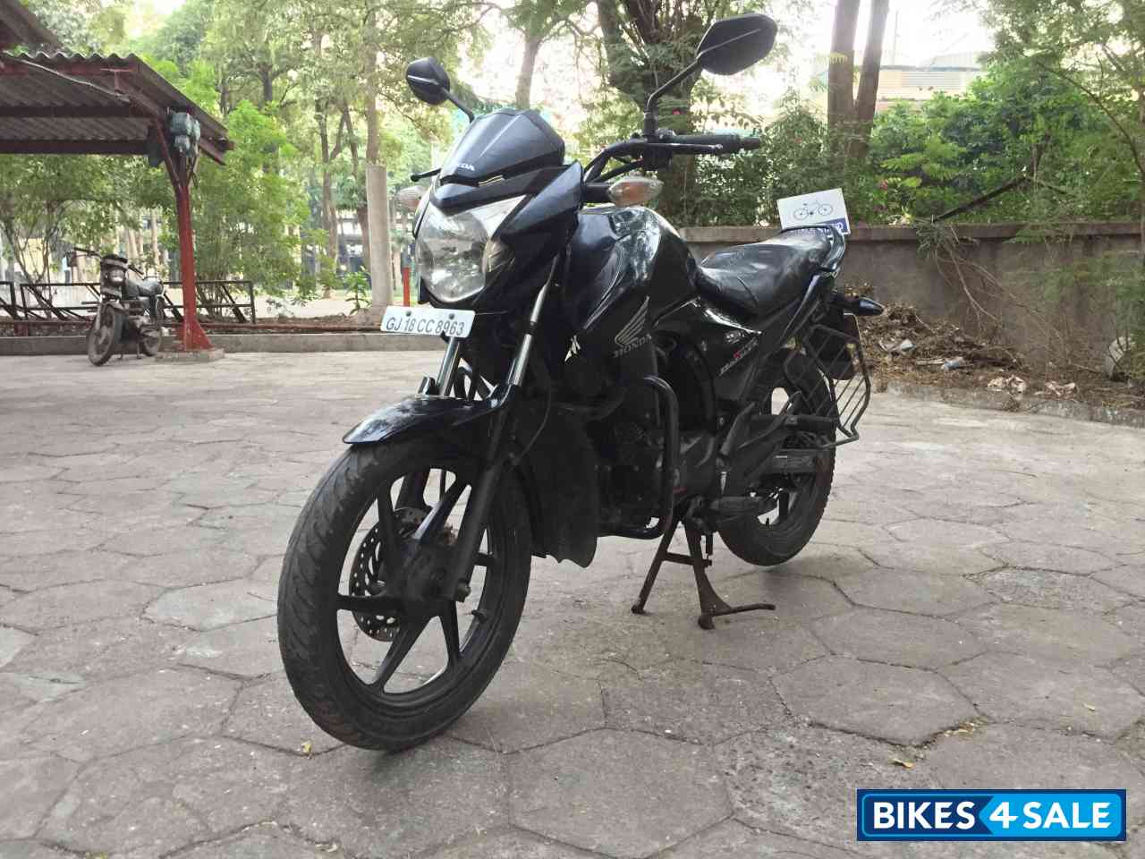 Black Honda Unicorn Dazzler