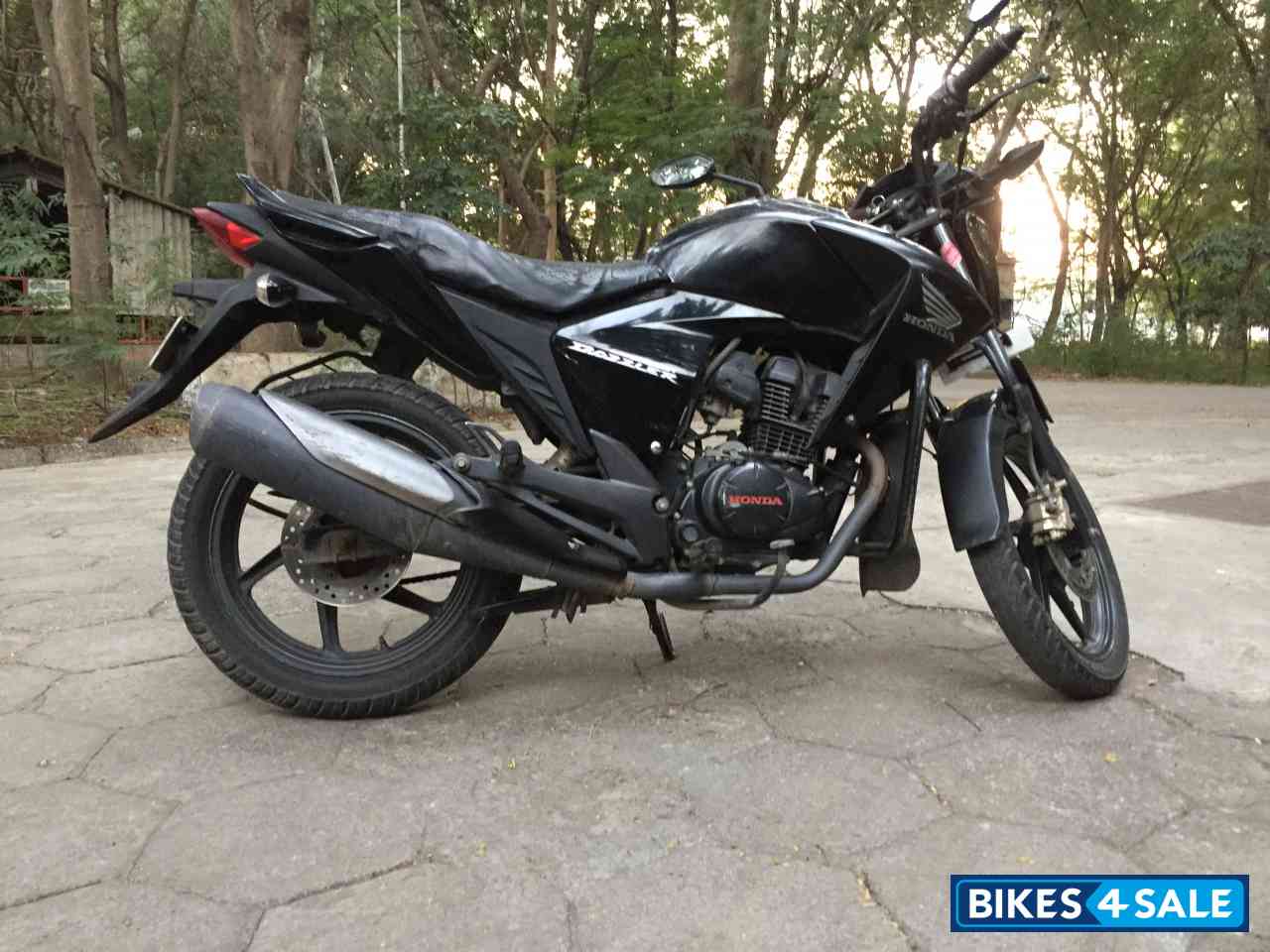 Black Honda Unicorn Dazzler