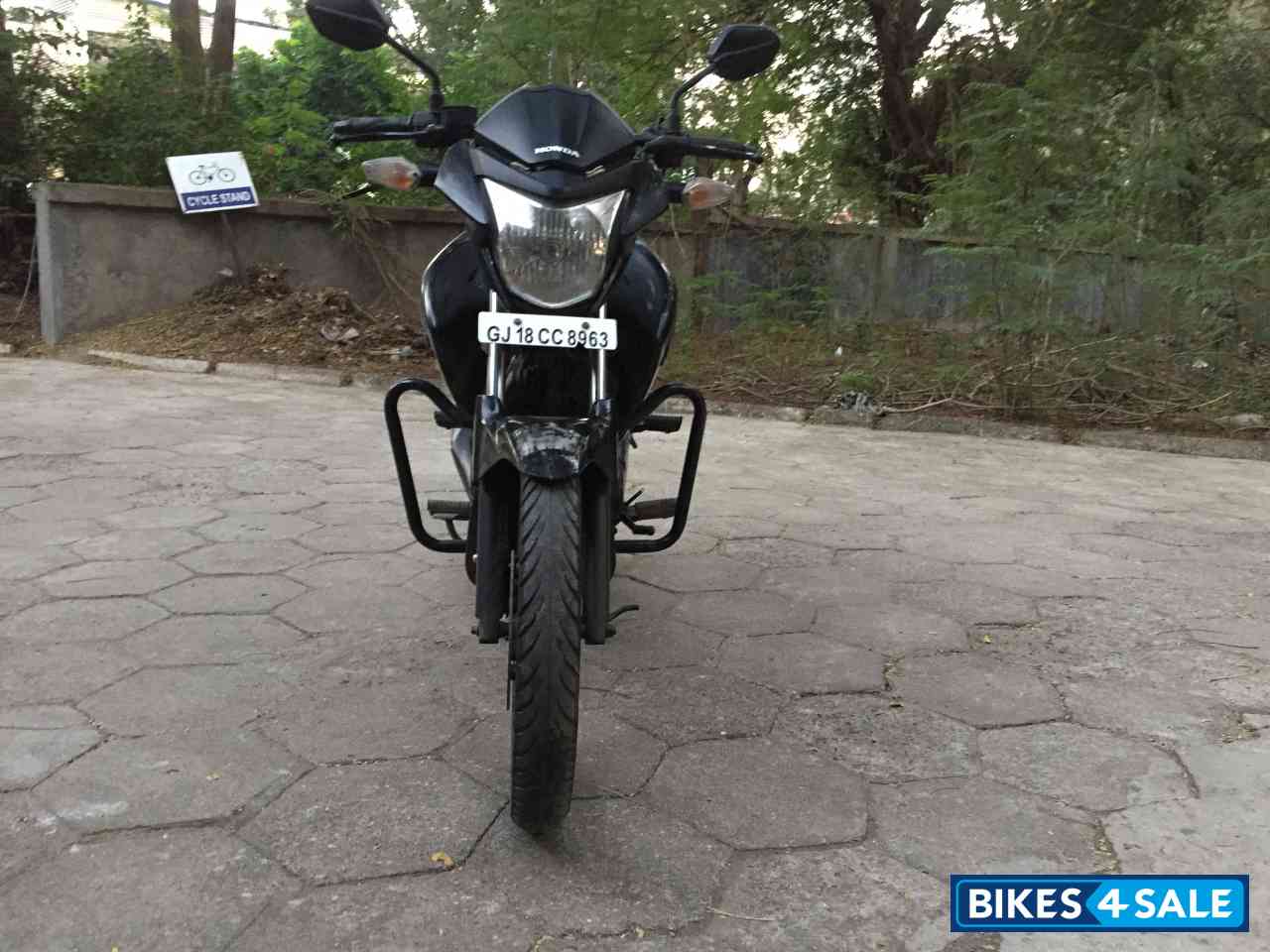 Black Honda Unicorn Dazzler