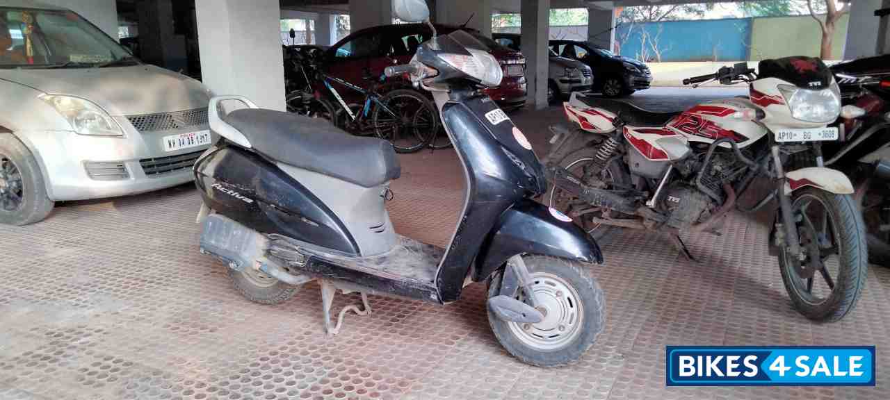 Black Honda Activa i