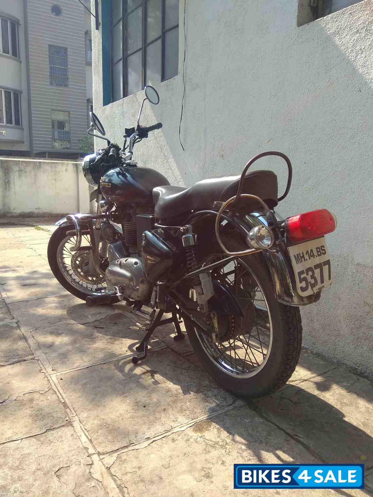 Black Royal Enfield Bullet Electra 5S Black Royal Enfield Bullet Electra 5S
