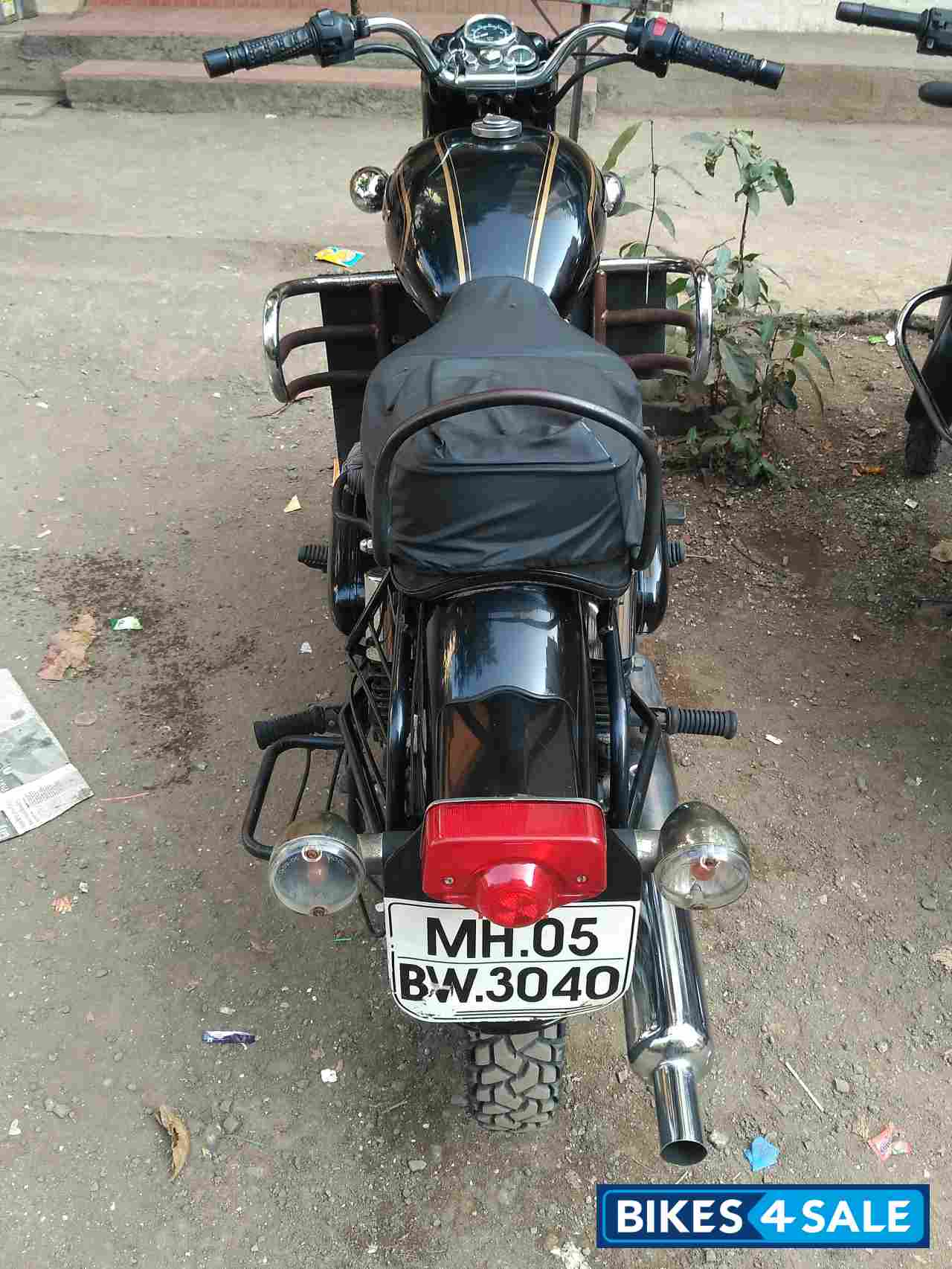 Black Royal Enfield Bullet Standard 350