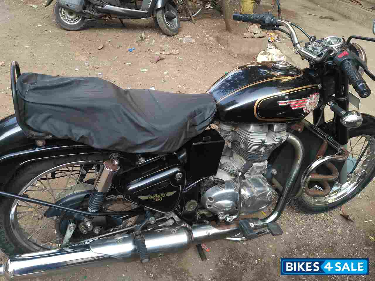 Black Royal Enfield Bullet Standard 350
