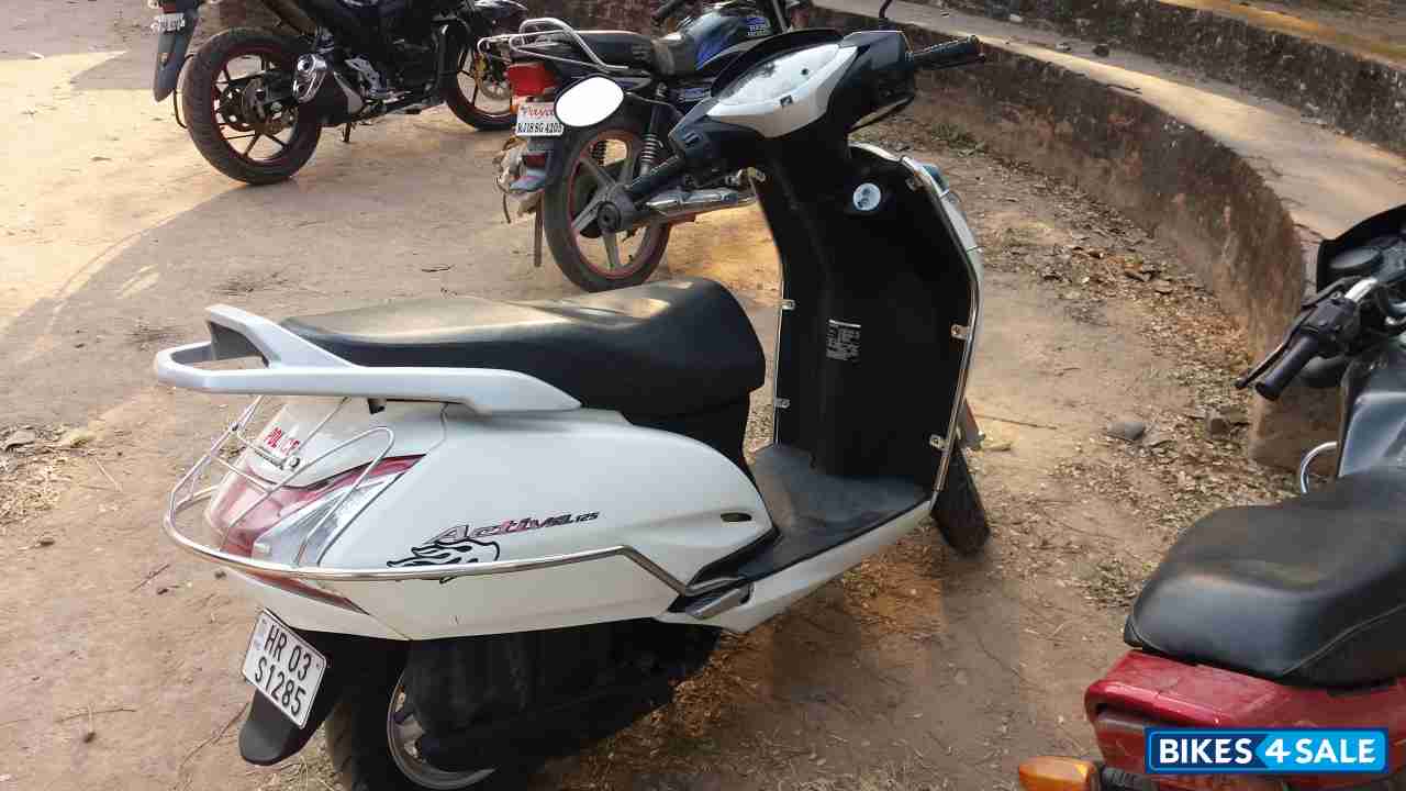 White Honda Activa 125