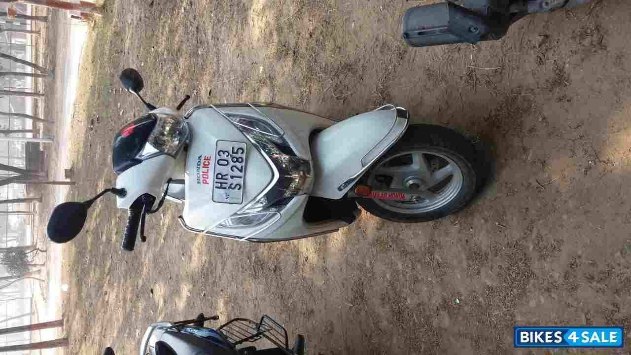 White Honda Activa 125