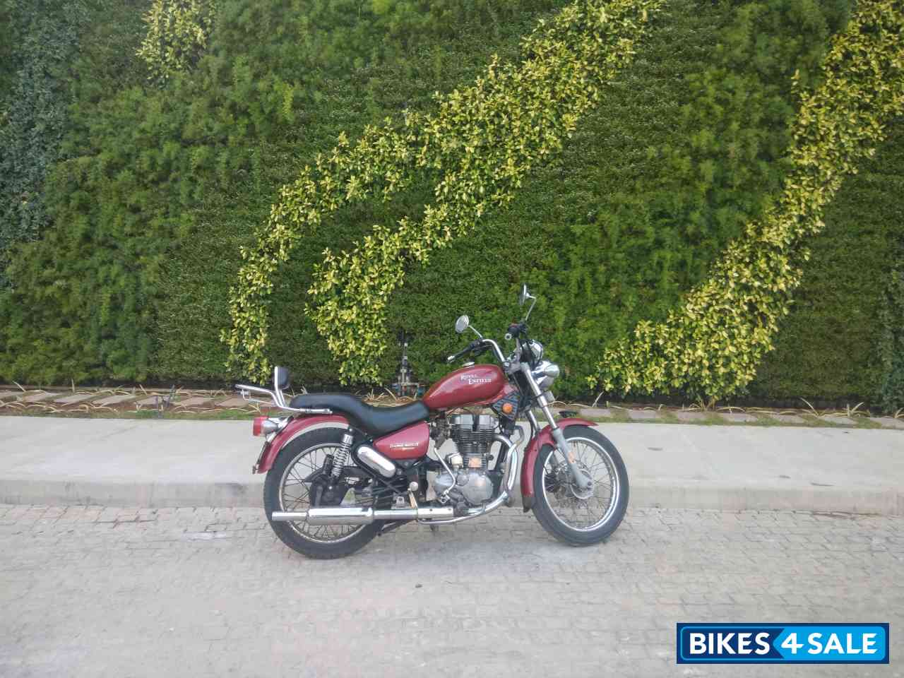 Red Royal Enfield Thunderbird TwinSpark 350