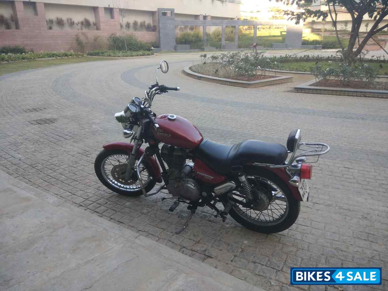 Red Royal Enfield Thunderbird TwinSpark 350
