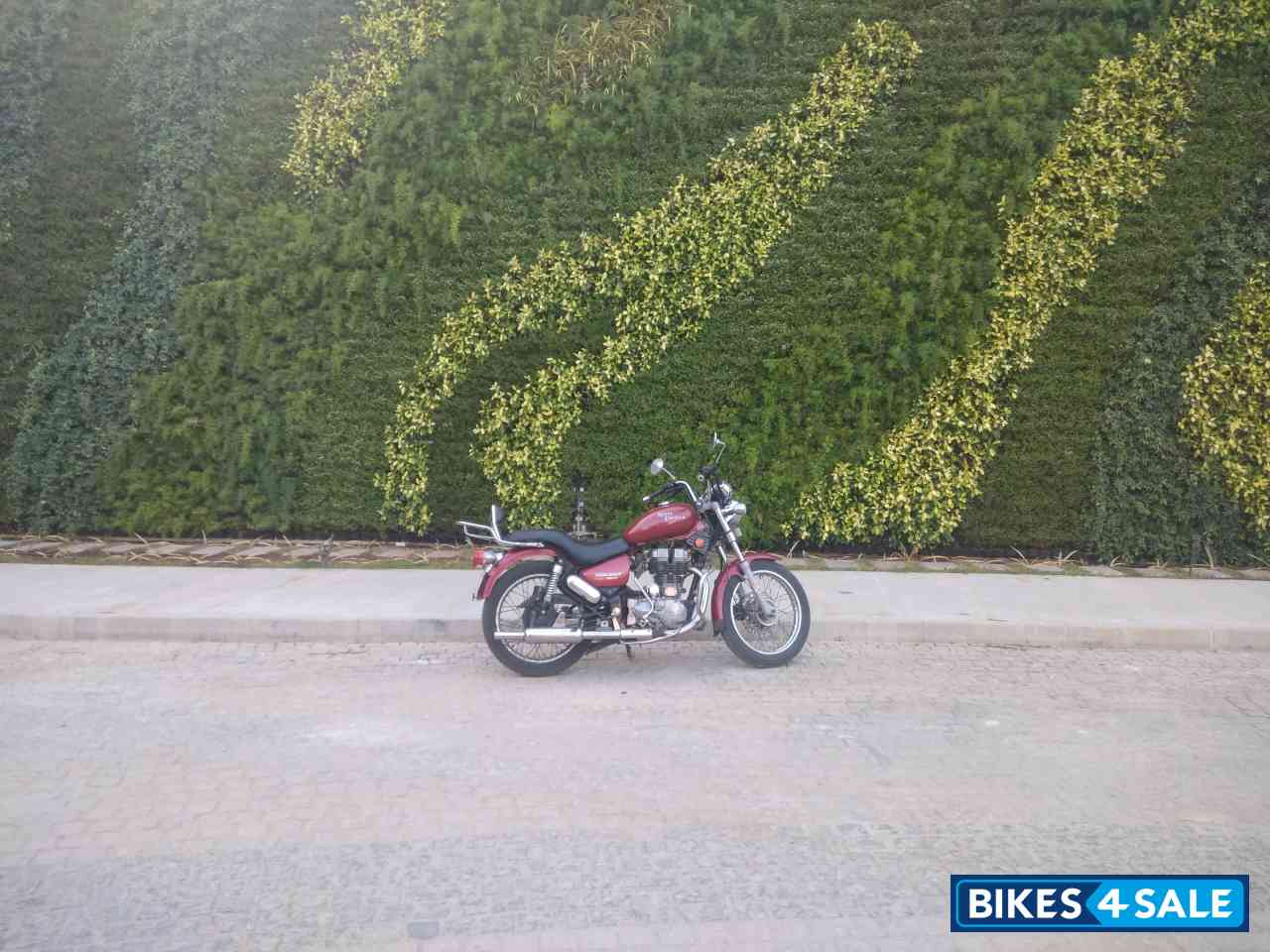 Red Royal Enfield Thunderbird TwinSpark 350