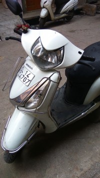 White Honda Aviator