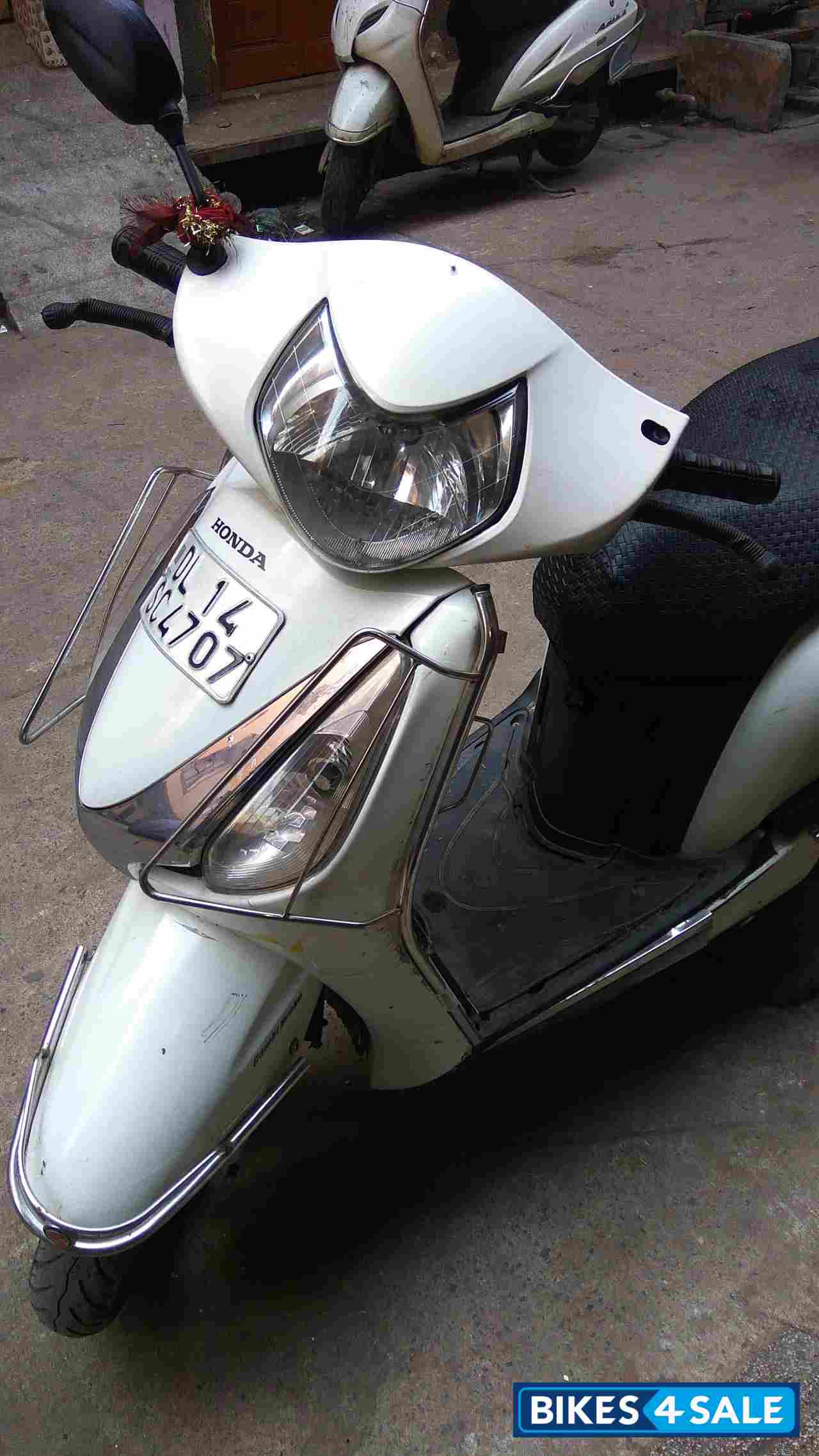 White Honda Aviator