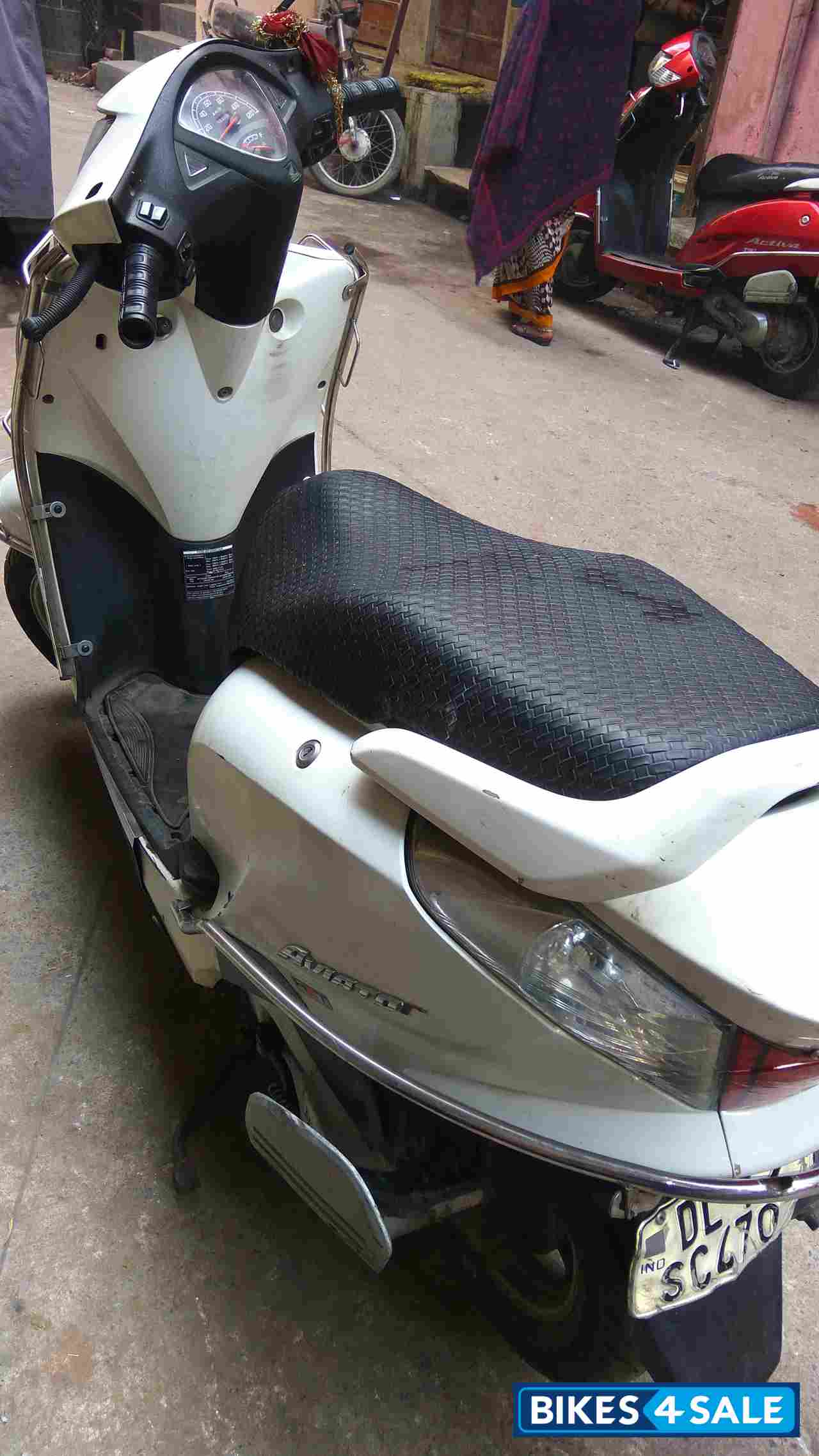 White Honda Aviator