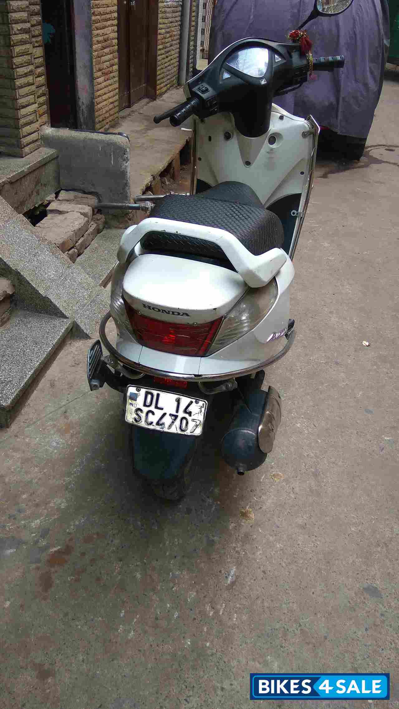White Honda Aviator