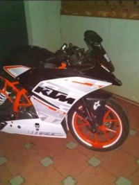 White And Orange KTM RC 390