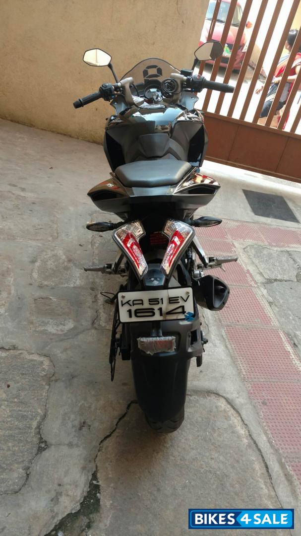Black Bajaj Pulsar RS 200