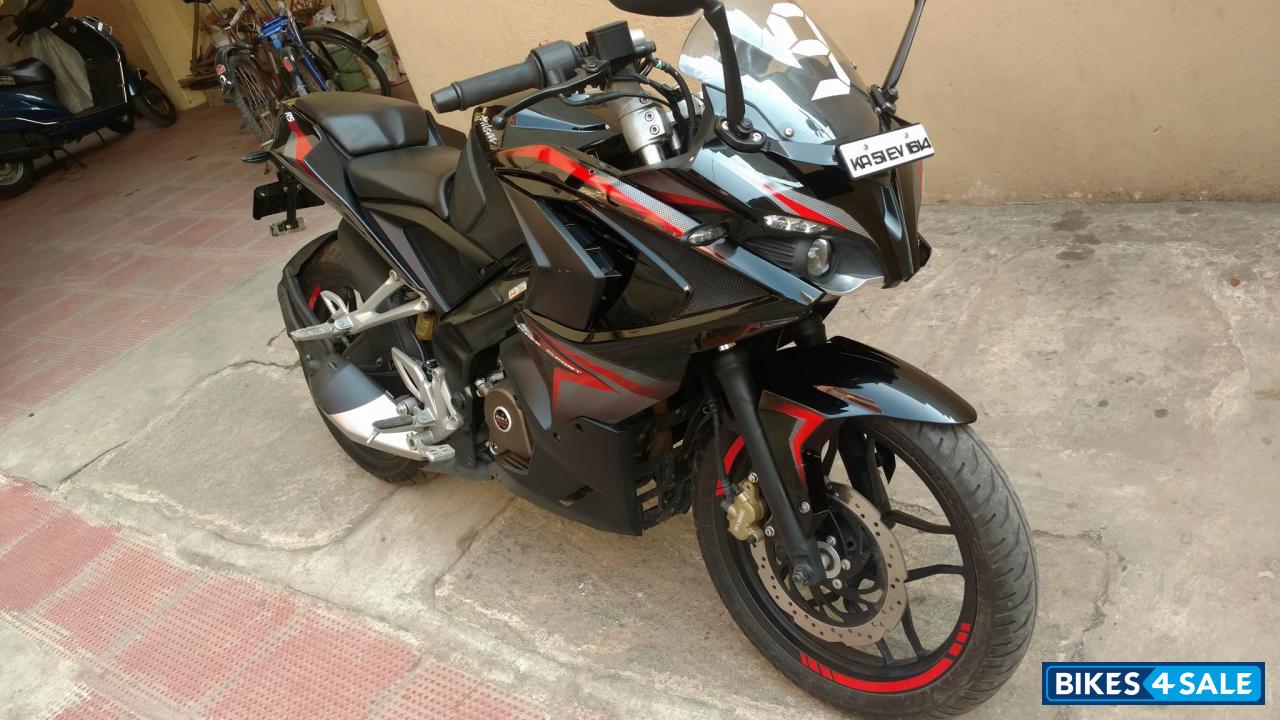 Black Bajaj Pulsar RS 200
