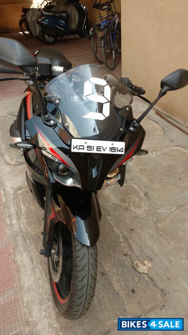 Black Bajaj Pulsar RS 200