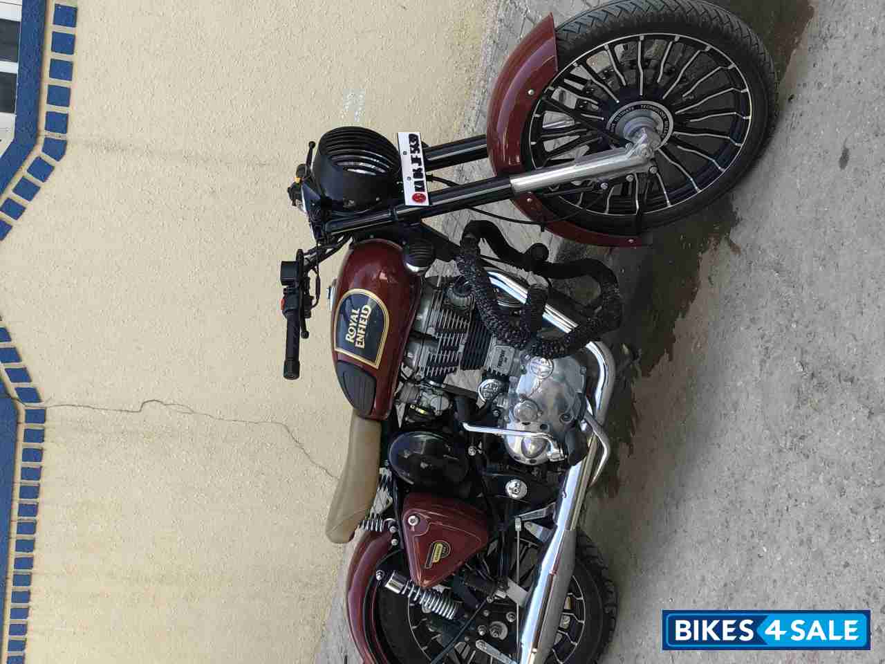 Chestnut Royal Enfield Classic 350 Chestnut Royal Enfield Classic 350