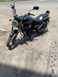 Black Royal Enfield Thunderbird 500
