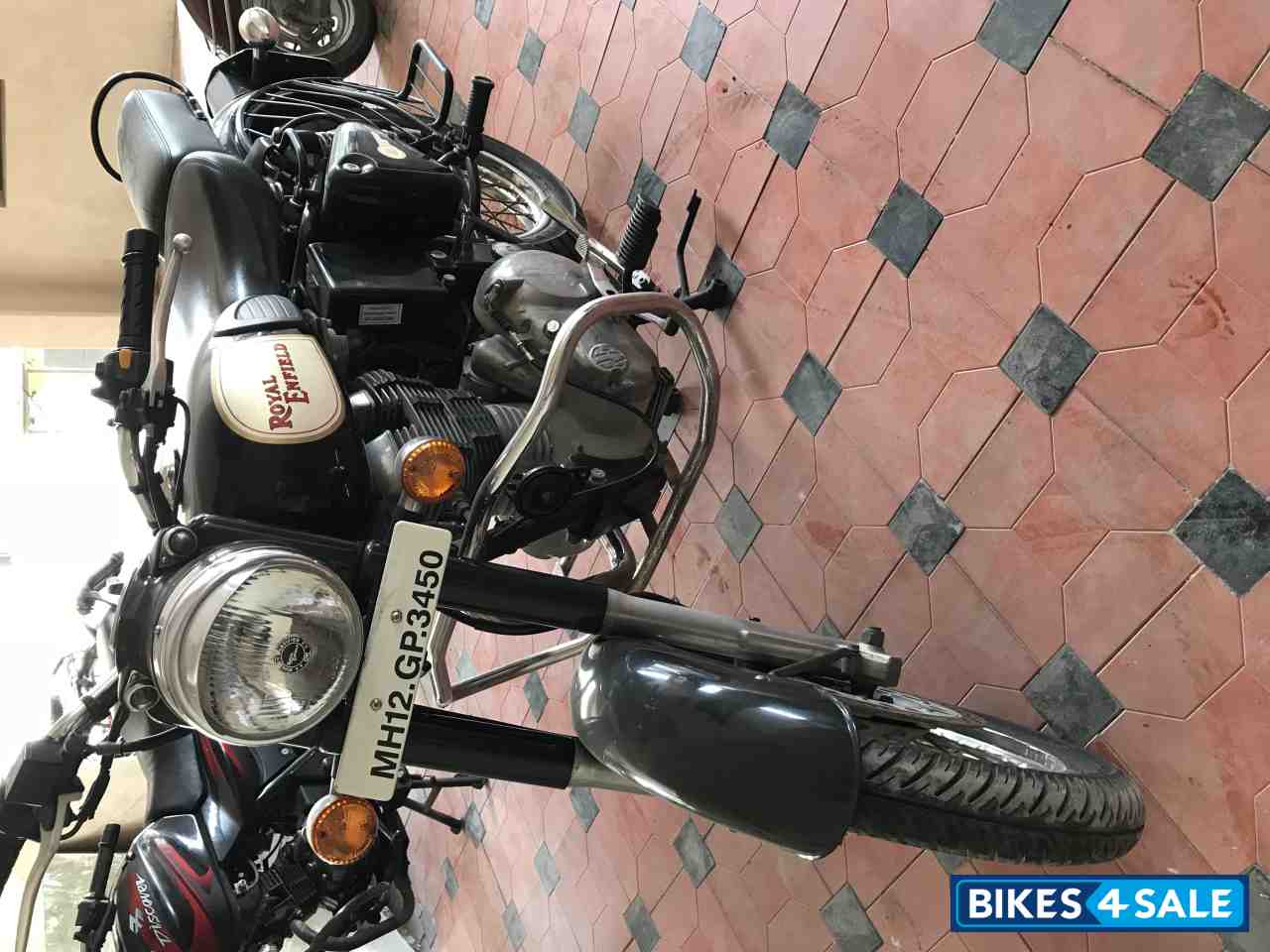 Black Royal Enfield Classic 500