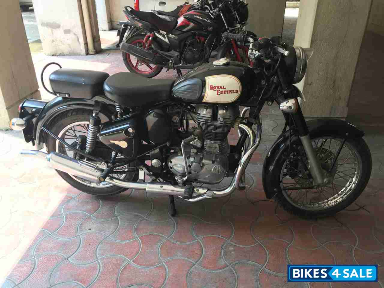 Black Royal Enfield Classic 500